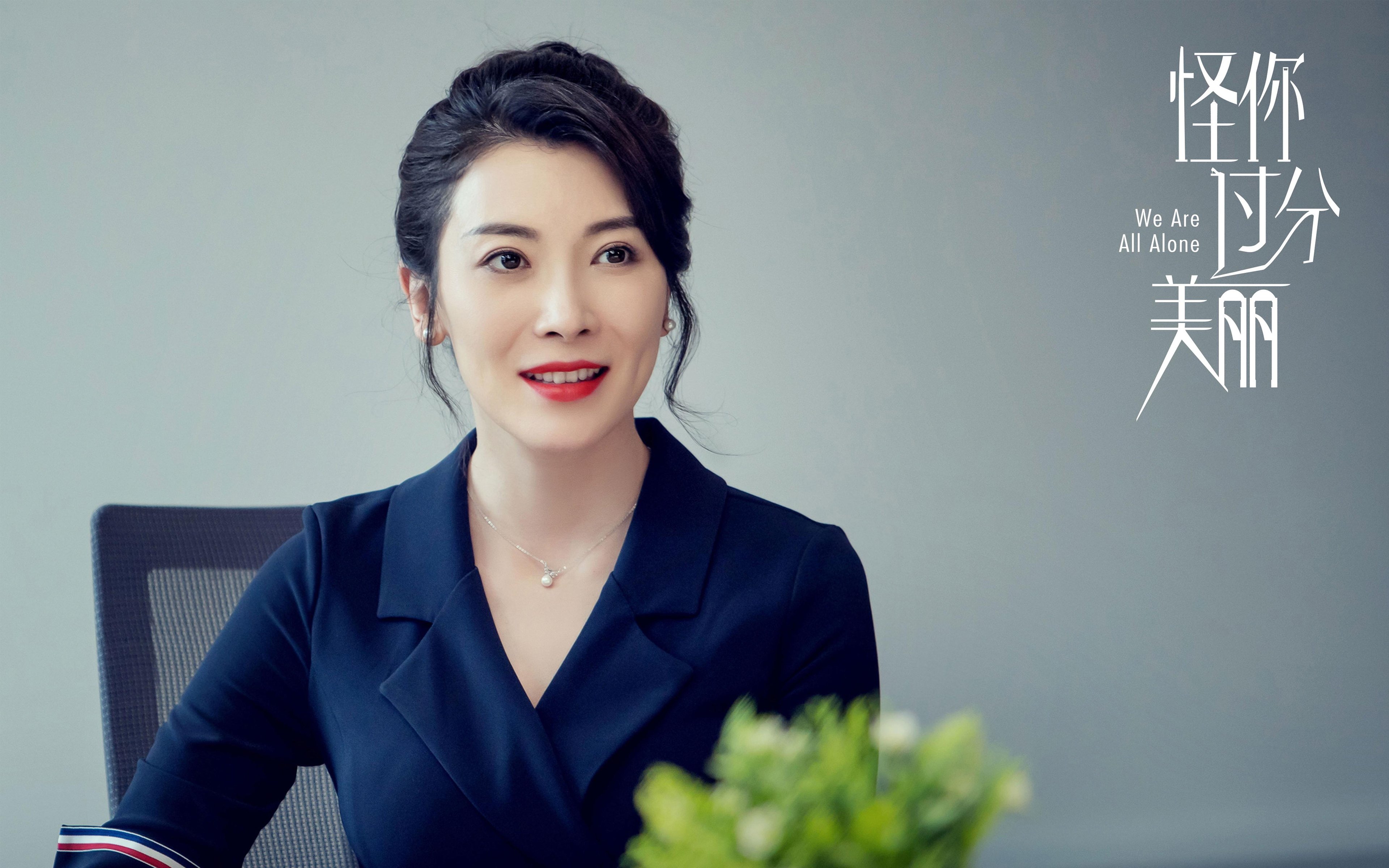 “荒漠流星:沙丘上的极速追逐”,沙漠流沙