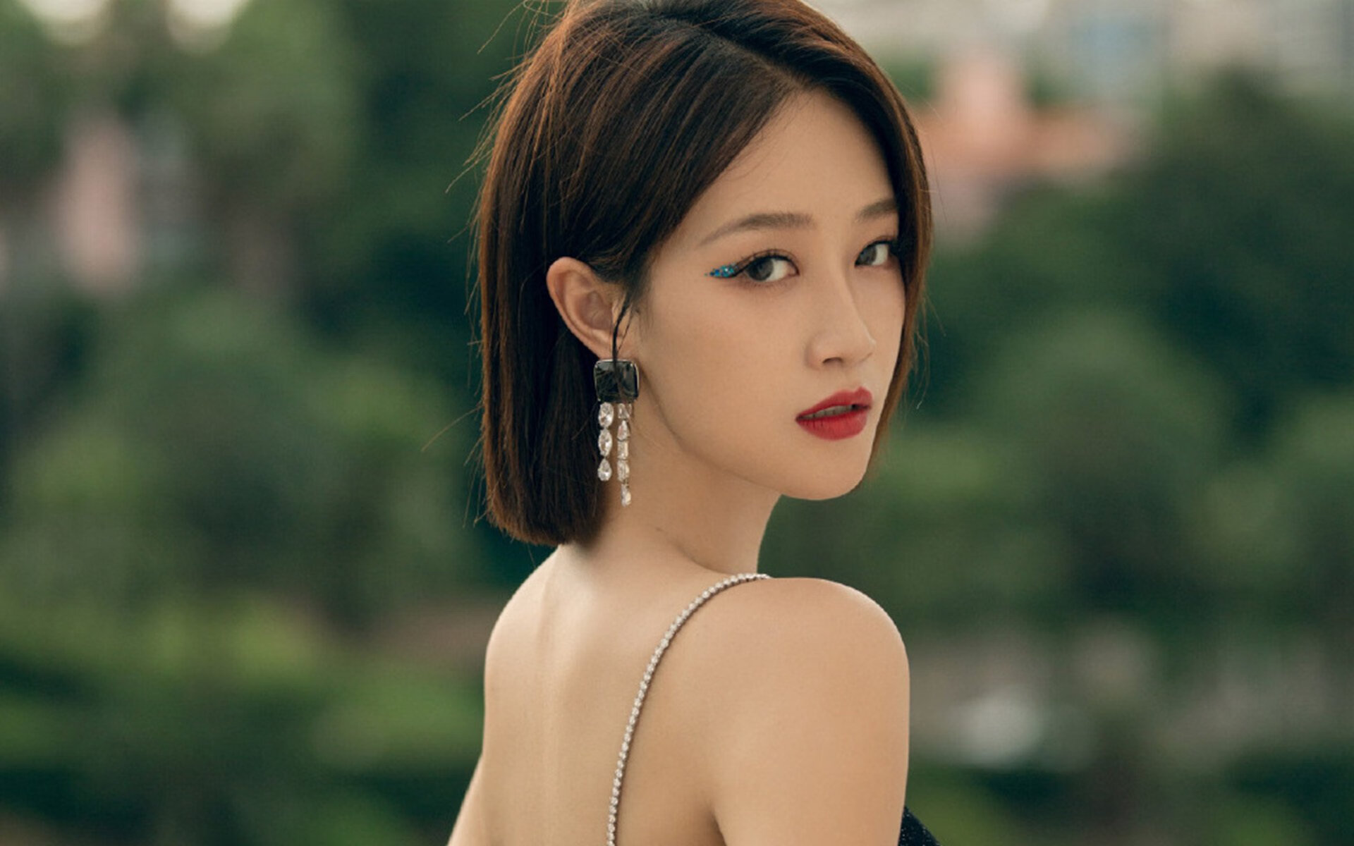 “最强防守者:联盟中守护篮筐的铁壁队长”